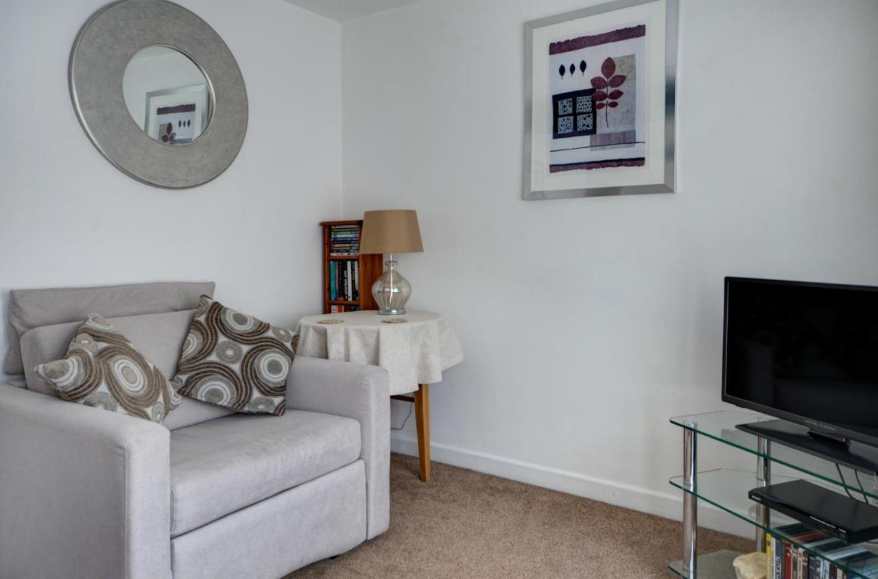 Katrinas Apartment By Treetop Property Cirencester Exterior foto