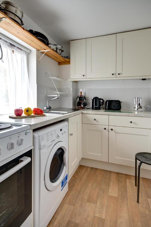 Katrinas Apartment By Treetop Property Cirencester Exterior foto
